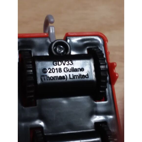 TOMY Trackmaster Thomas & Friends Train car GDV 33 Red  Turning Wheel - Picture 10 of 14